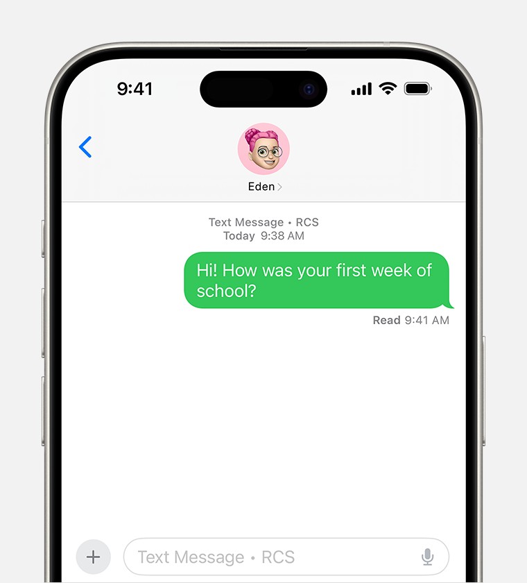 Green message bubble indicating an RCS message in iOS 18.