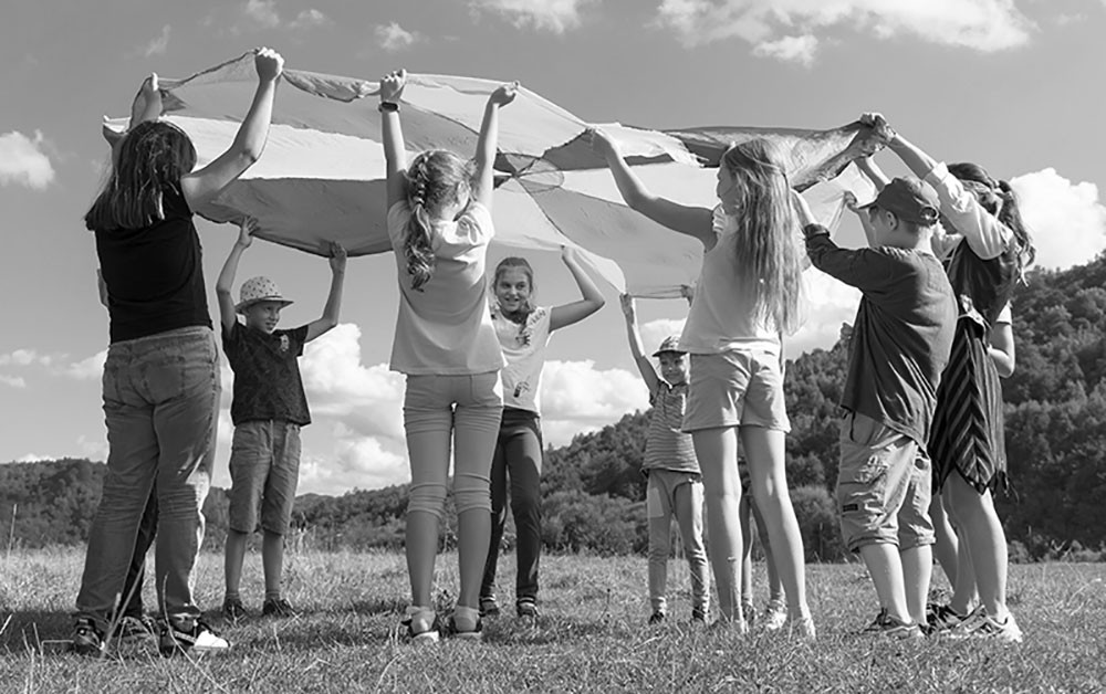 Children playing with a parachute, symbolizing the impact of chickenpox vaccination.