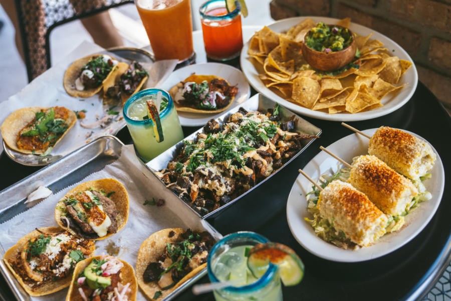 Tacos from Las Carnitas Uruapan, showcasing Chicago's authentic taco scene
