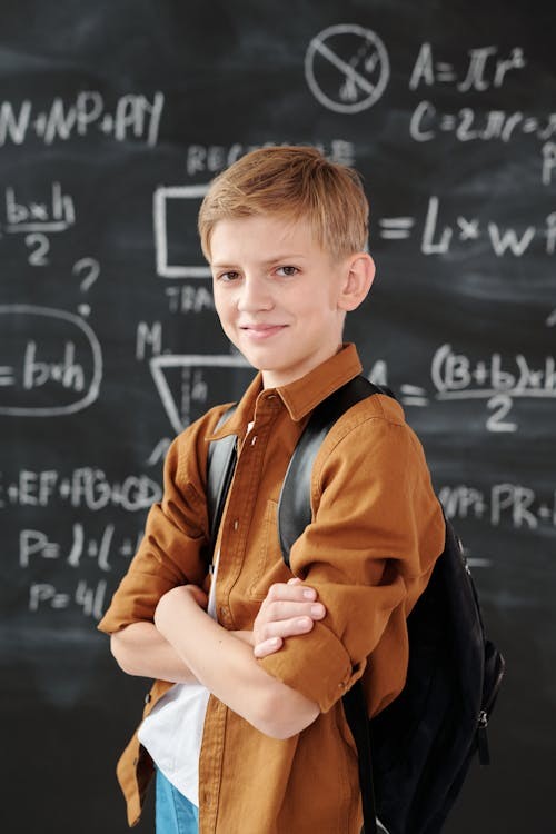 Teacher assisting a student, highlighting the personalized support in scaffolding