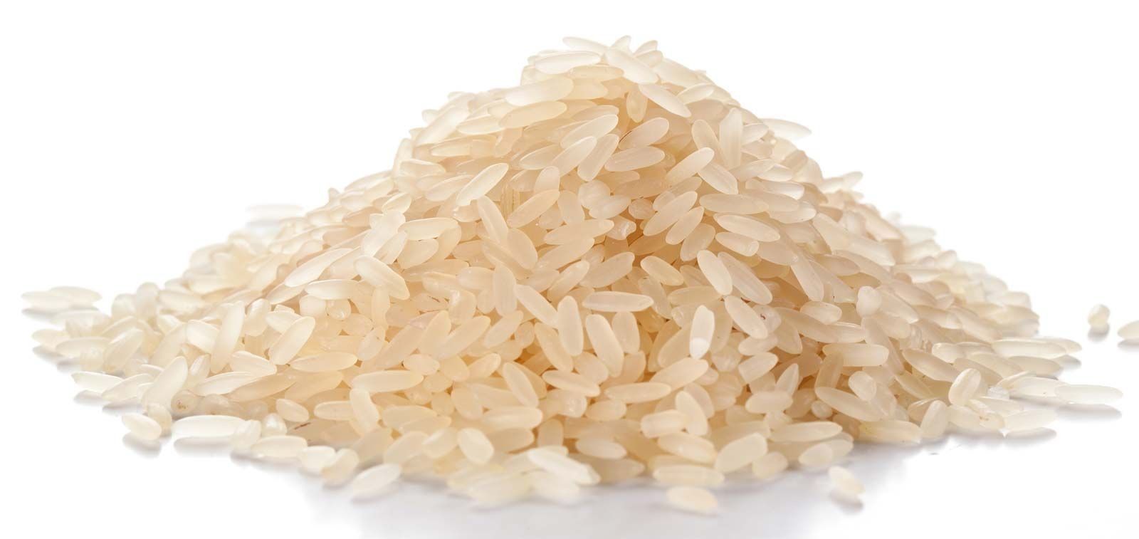 Uncooked rice grains