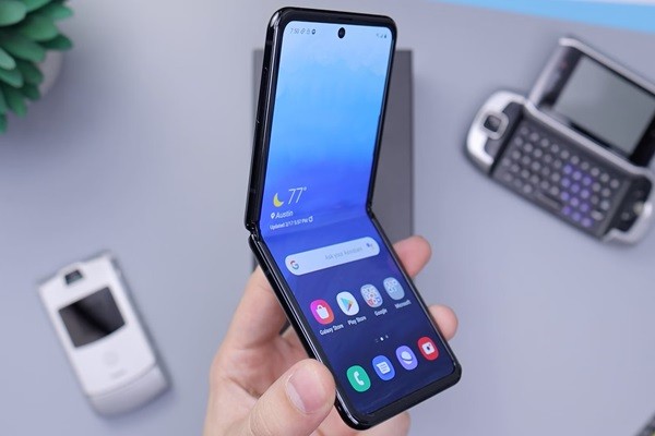 Samsung One UI Home Screen Example