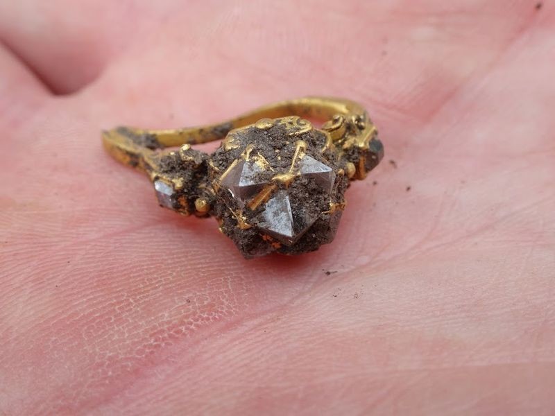 gold ring with 7 diamonds from early 1600s found in Tasinge